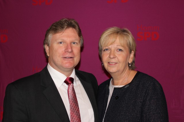 Rüdiger Weiß zusammen mit Hannelore Kraft auf der 115. Jubiläumsfeier der SPD HAmm